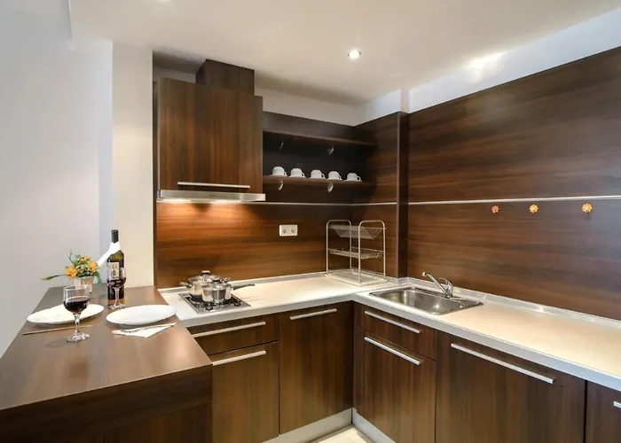 شقة Marina - With Balkony & Desk By Flat Mаnаger بالشيك