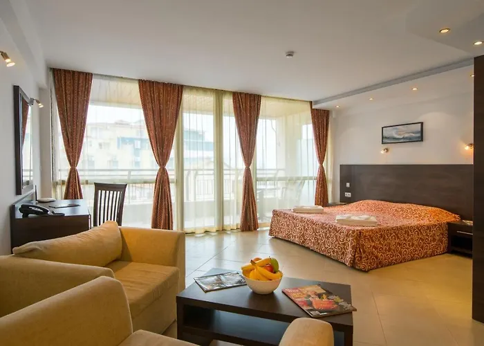 Marina - With Balkony & Desk By Flat Mаnаger بالشيك